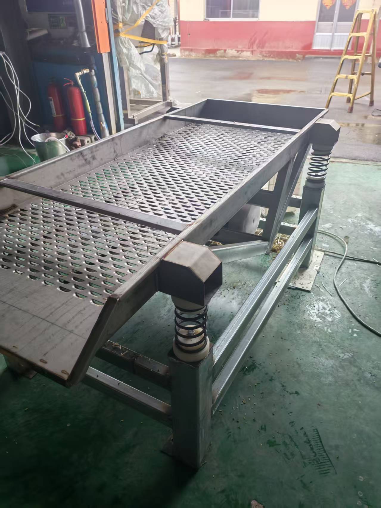 新型豆芽去壳机 商用豆芽去皮机 全自动化豆芽振动筛